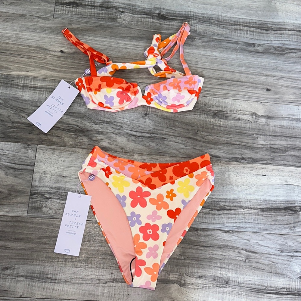 Super cute balckbough X The Summer I turned pretty swimsuit!